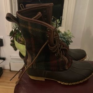 Womens L.L. Bean plaid pattern in red and green and dark brown uppers.